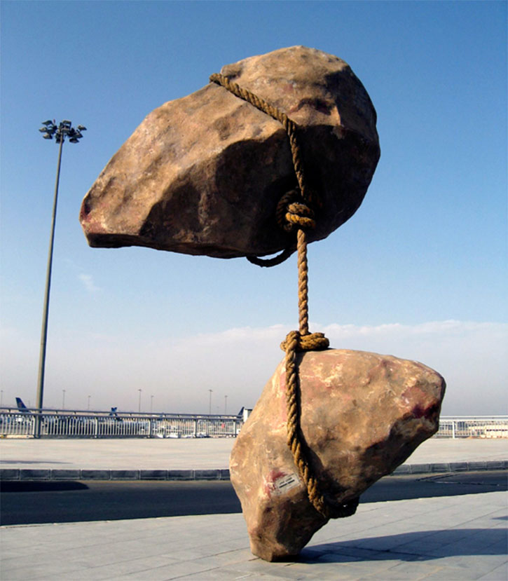 10 sculpturi care sfidează gravitația subversiv